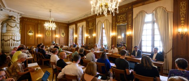 Der Bürgergemeinderat tagt im Bürgergemeinderatssaal, zu sehen sind die Parlamentarier und der Bürgerrat