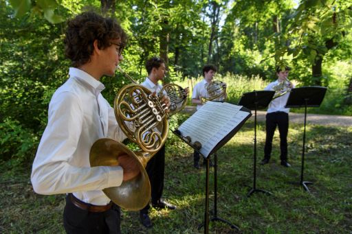 Die letzte Pflanzung wurde von Waldhornklängen begleitet
