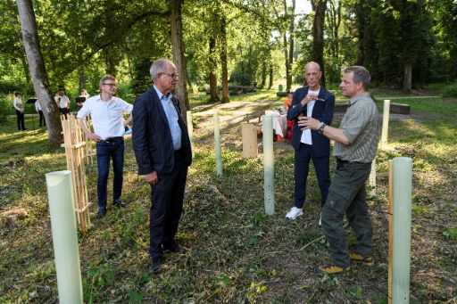 Revierförster Christian Kleiber instruiert