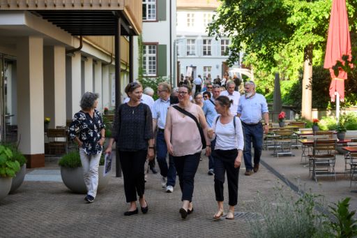 vor dem Pflegezentrum Zum Lamm