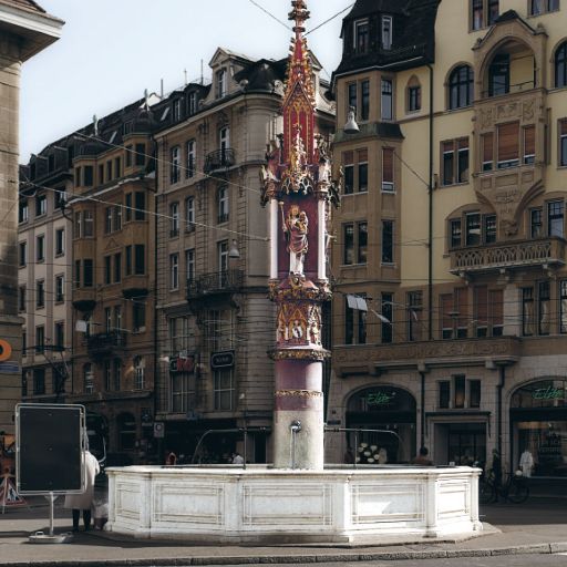 Der Fischmarkt-Brunnen nahe dem Stadthaus